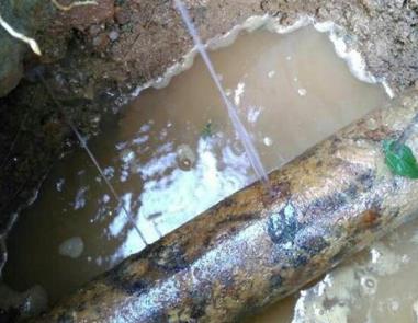 行唐楼顶渗水维修公司分享下地暖漏水的原因及检测方法。